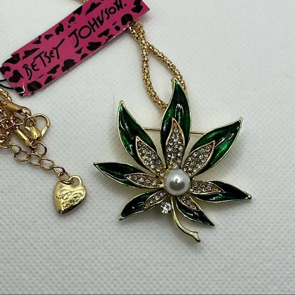 NECKLACE! Betsey Johnson Green Leaf with Pearl Festive and Fun BNWT - Picture 2 of 6